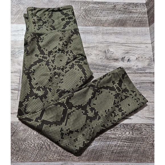 Lululemon Wunder Under Crop Legging Size 6 Ziggy Snake Fatigue Gator Green Print - Picture 6 of 6